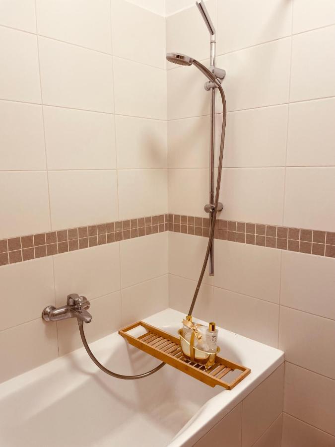Luxury 4-Bedroom Apartment In Centre - Self-Check In & Fast Wifi วอร์ซอ ภายนอก รูปภาพ