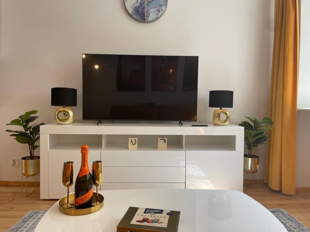 Luxury 4-Bedroom Apartment In Centre - Self-Check In & Fast Wifi วอร์ซอ ภายนอก รูปภาพ