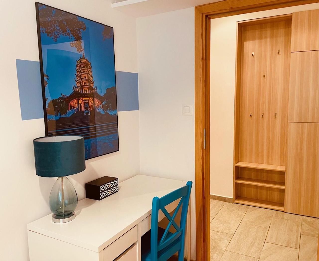 Luxury 4-Bedroom Apartment In Centre - Self-Check In & Fast Wifi วอร์ซอ ภายนอก รูปภาพ