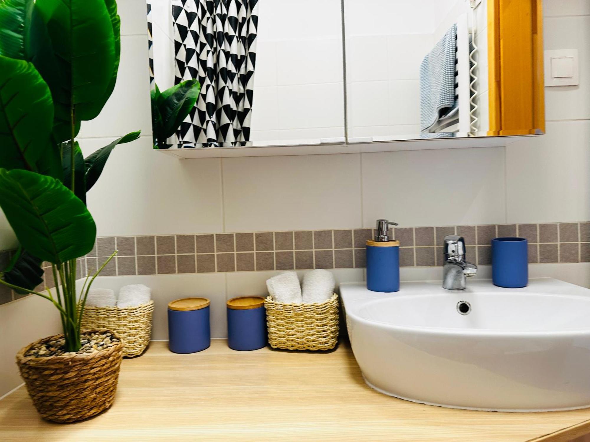 Luxury 4-Bedroom Apartment In Centre - Self-Check In & Fast Wifi วอร์ซอ ภายนอก รูปภาพ